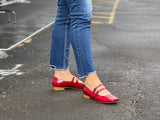Quality women's Mary-Jane shoes in patent leather. Comfortable contoured footbed. In red.