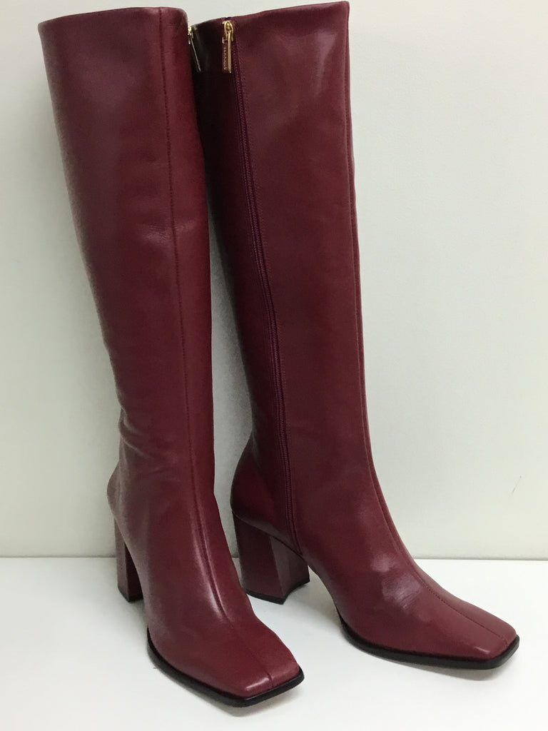 Carrano Bergen available in 2 colours