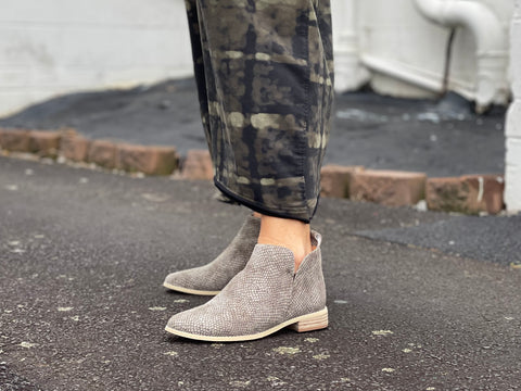 Chrissie Dolly available in 3 colours