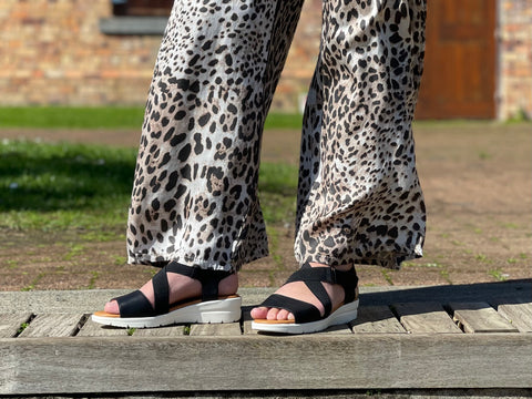 Via Nova Garda available in 3 colours