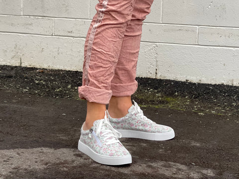 Tango's Lynn available in 6 colours